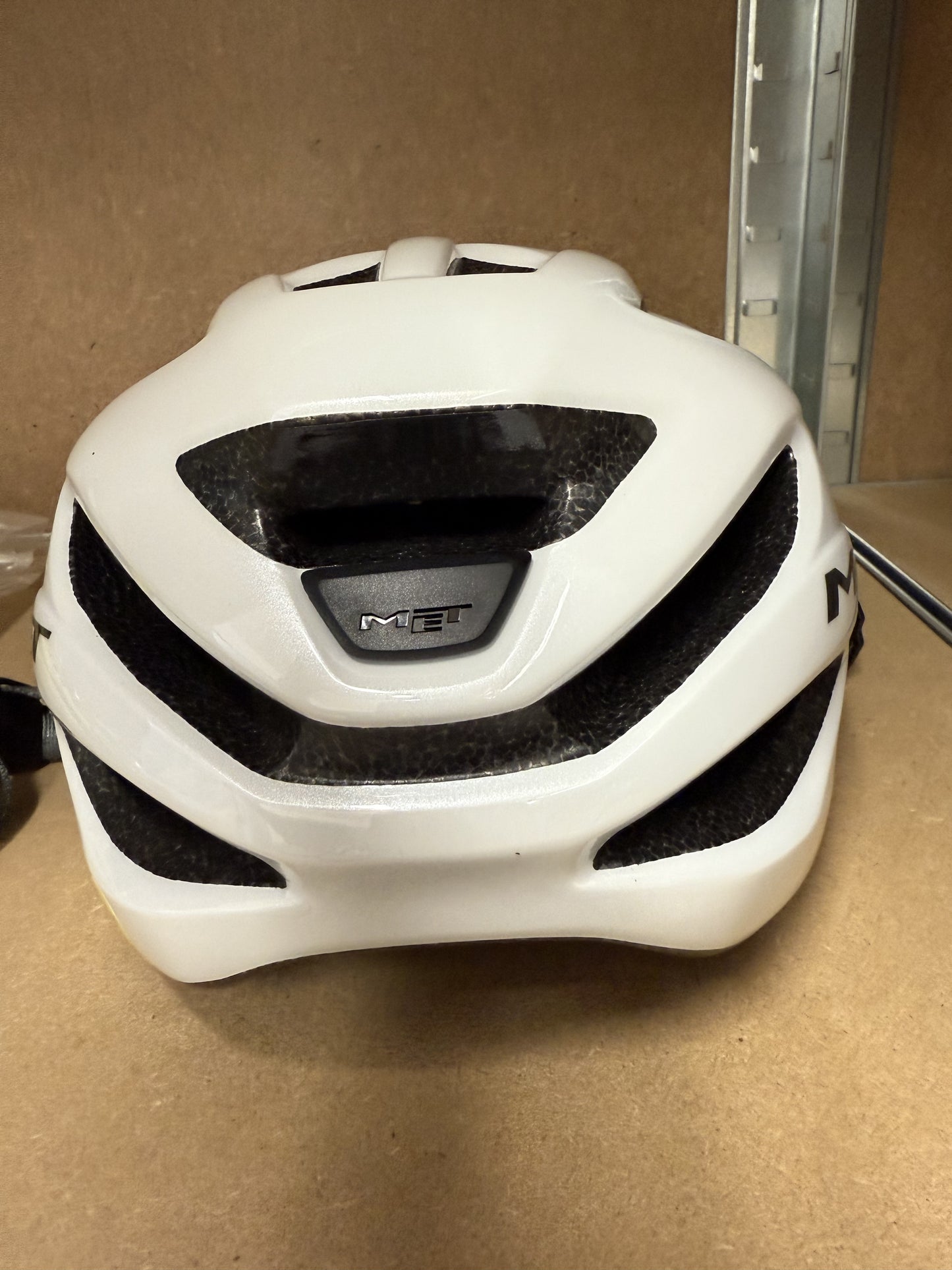 CASCO MET IDOLO MIPS BIANCO TAGLIA 52/59